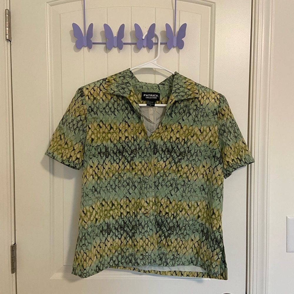 Vintage Patrick Collection women’s pure silk shoulder pad scale button blouse 10